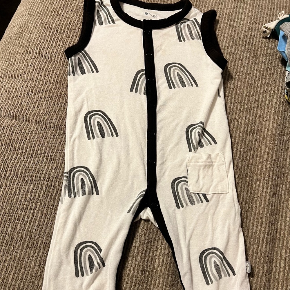 KYTE 🪁 BABY black and gray rainbow romper.